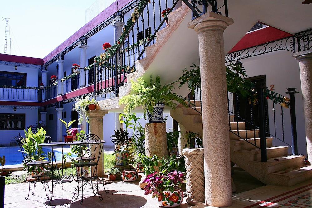 La Aurora Hotel Colonial Valladolid  Exterior photo